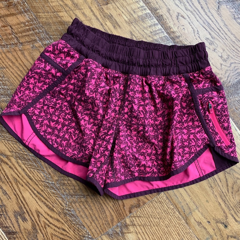 Lululemon Tracker Shorts, Size 6